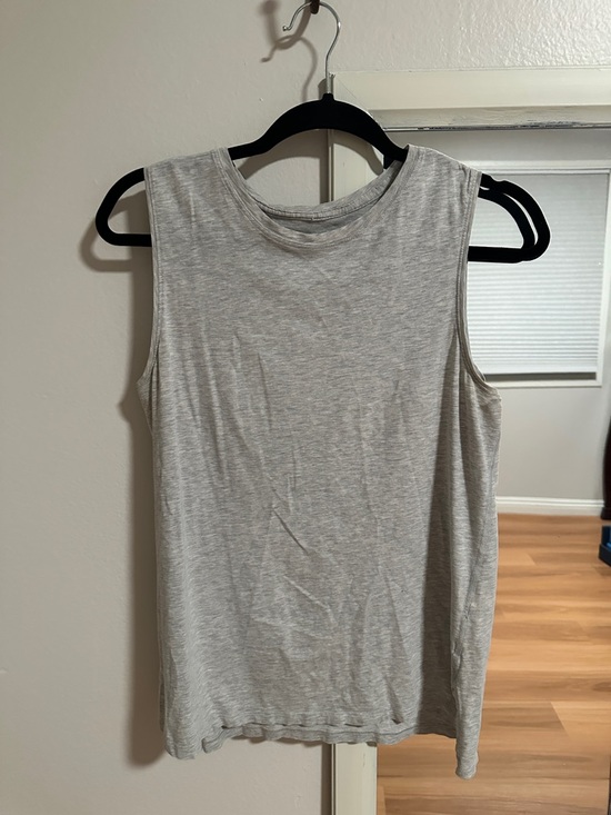 lululemon athletica Tops - lululemon athletica Women's Light Heather Gray Crewneck Tank